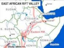 肯尼亚的裂谷湖泊正在上升 使数千人处于危险之中